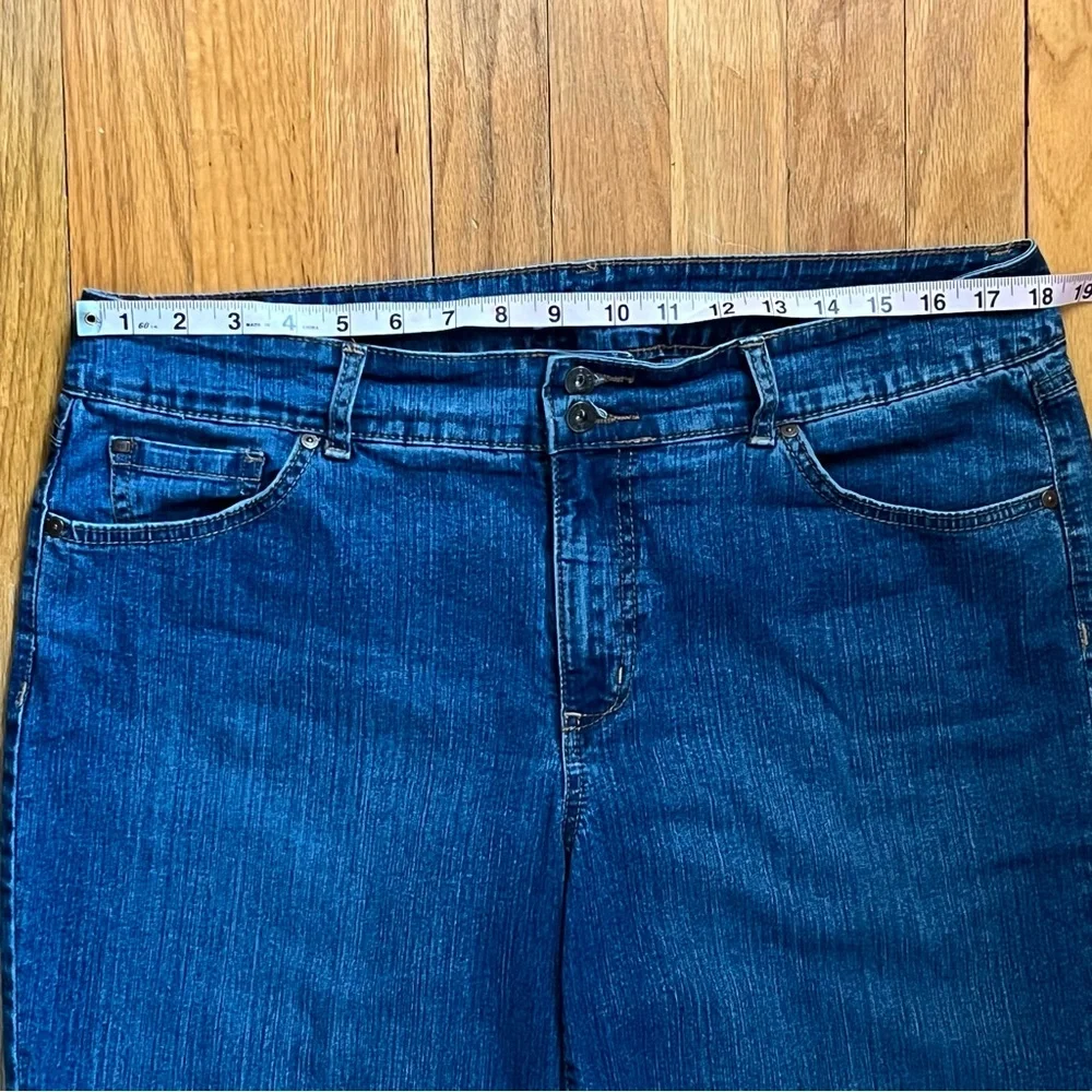 Capri Jeans - Picture 3 of 8